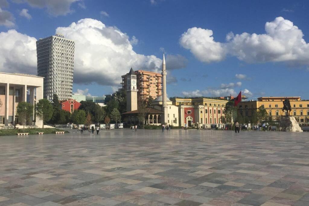 "Tata'S New Home!" Tirana Exterior foto